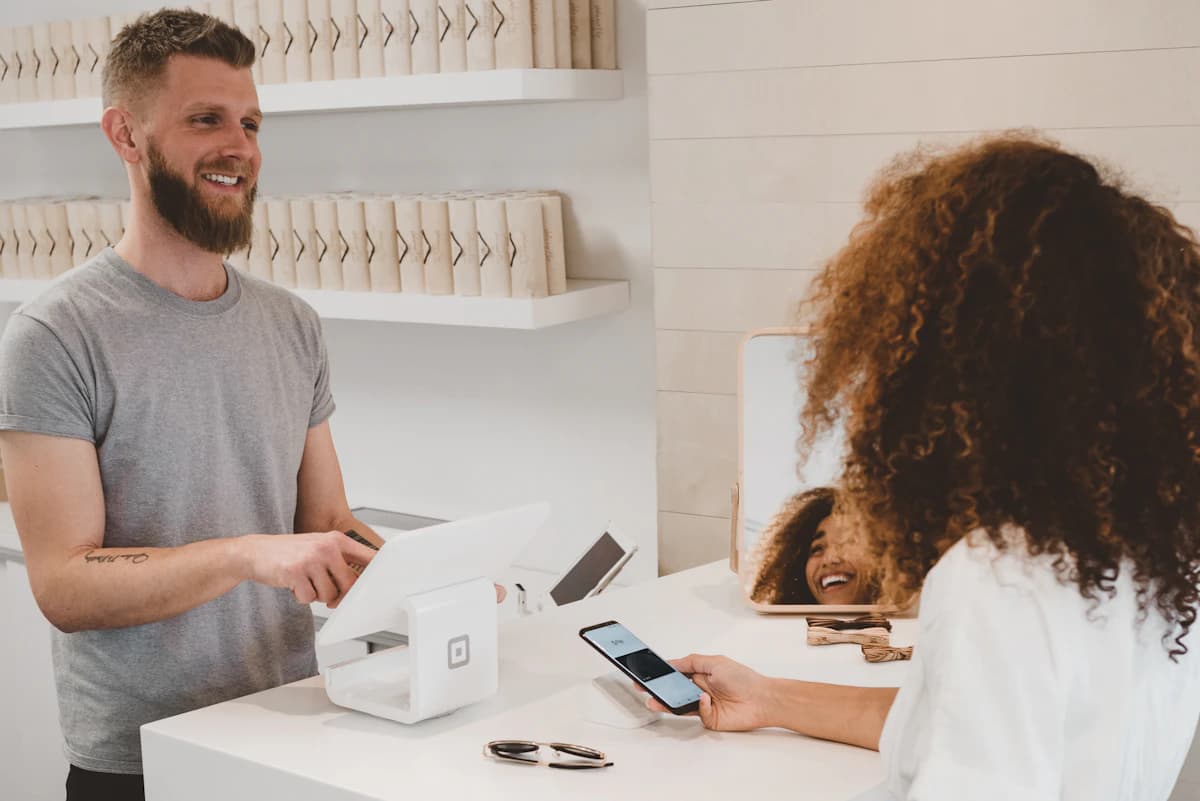 WooCommerce vs. Shopify 2026: Die ehrliche Entscheidungshilfe für KMUs
